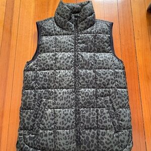 Gap Puffer Vest Leopard Print Size Small. Roomy. Black And Olive Green. Fun NWOT
